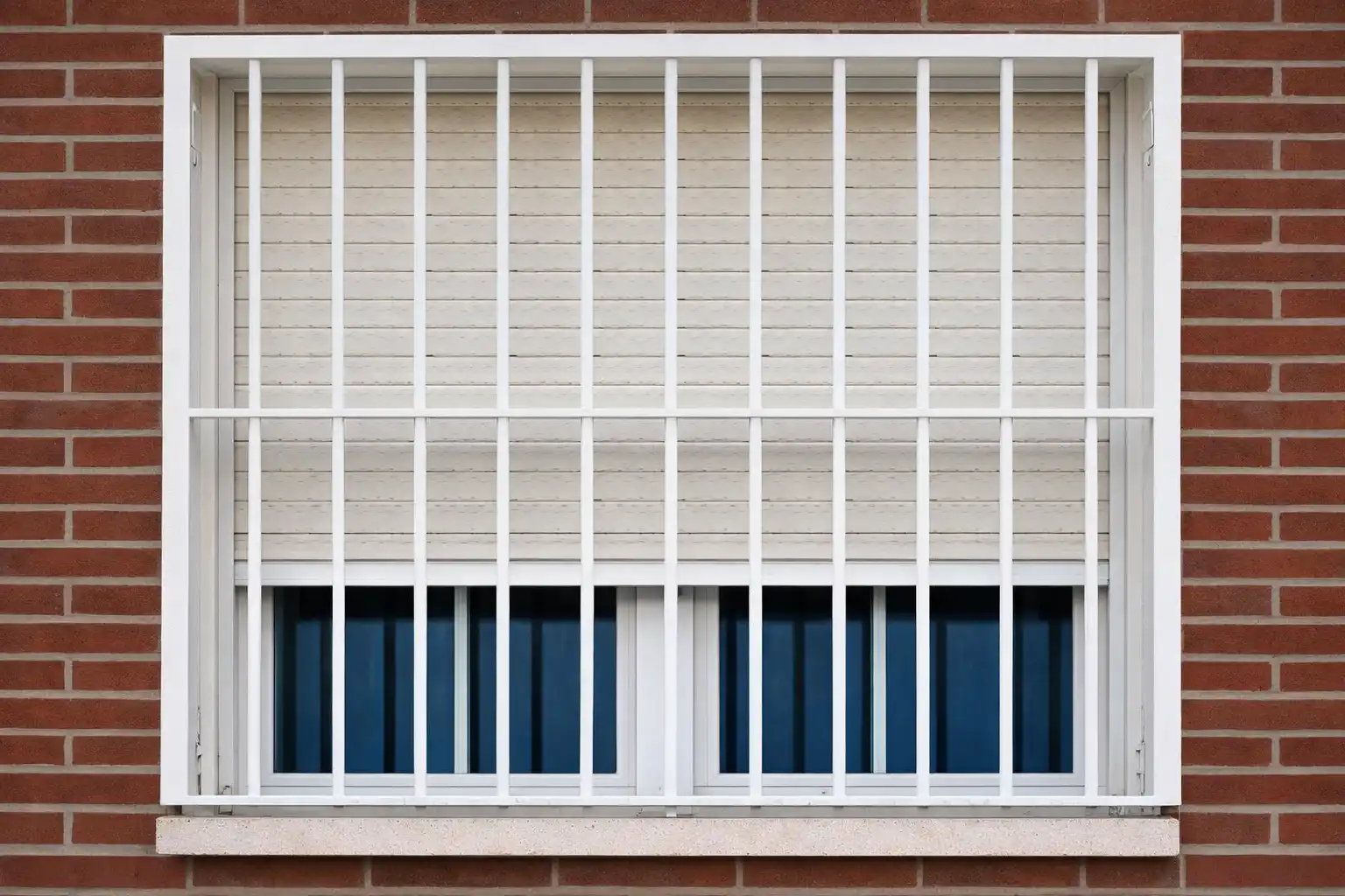 Reja fija de caño estructural en ventana de frente, Rosario